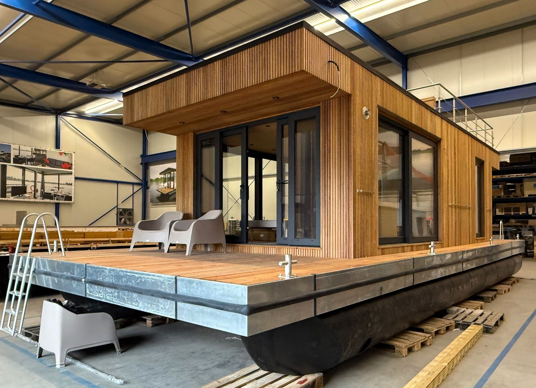 hoofdfoto: 1 Surla 12 Houseboat Met (koop)ligplaats