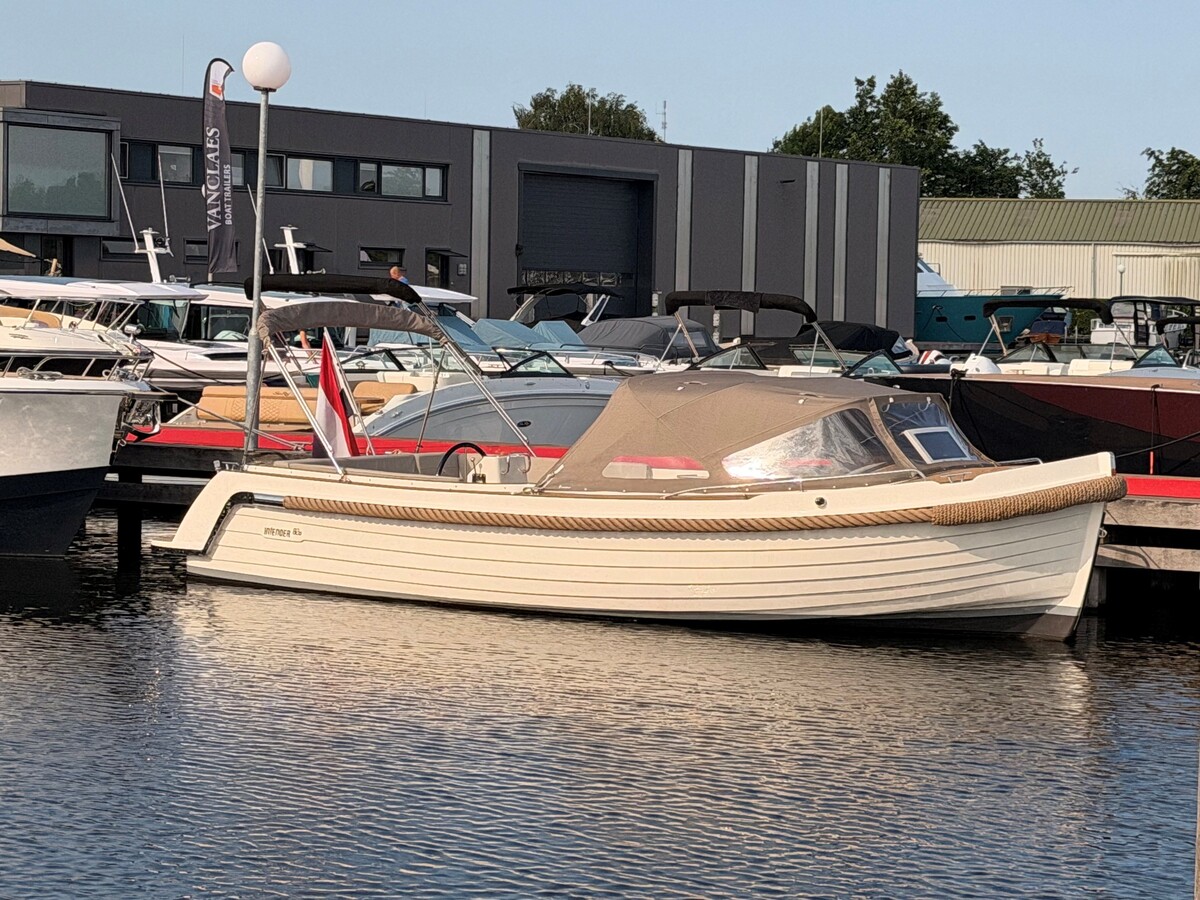 Interboat Intender 820