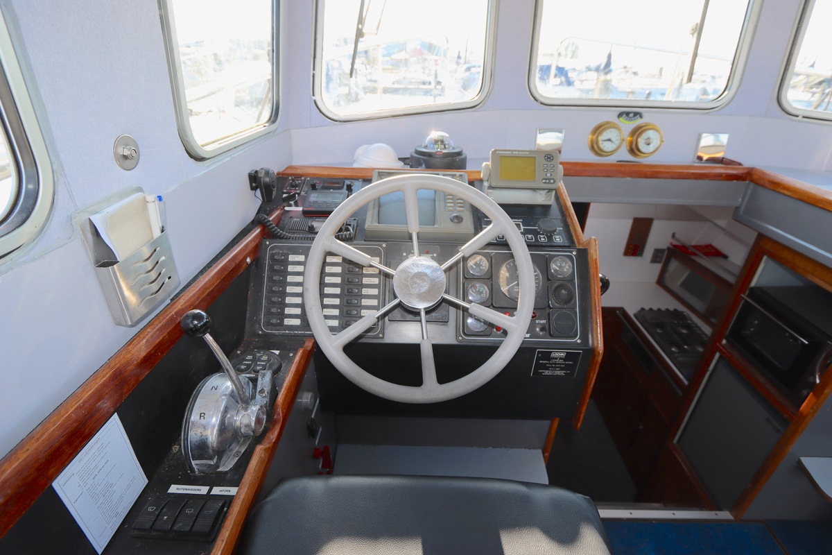 foto: 4 Lochin  333 Workboat