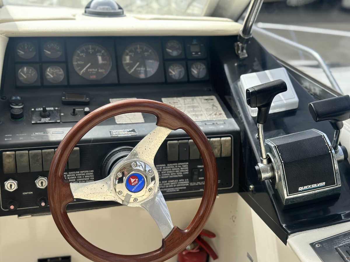 foto: 6 Bayliner 3055 Sunbridge