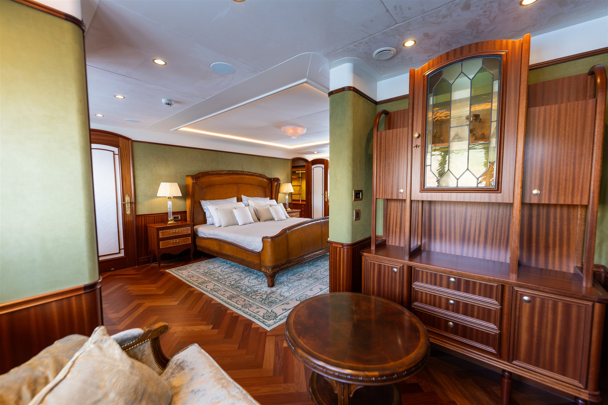foto: 10 Van Der Valk Shipyard Custom Explorer