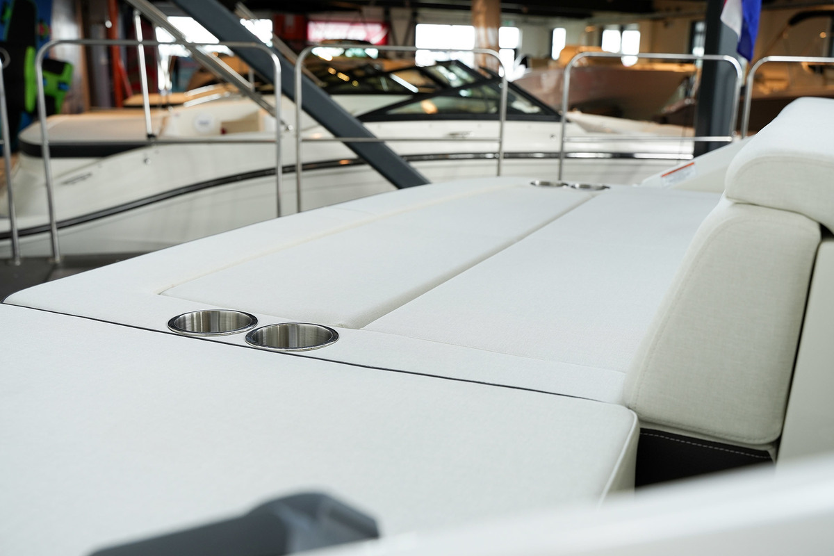 foto: 11 Sea Ray SLX 250