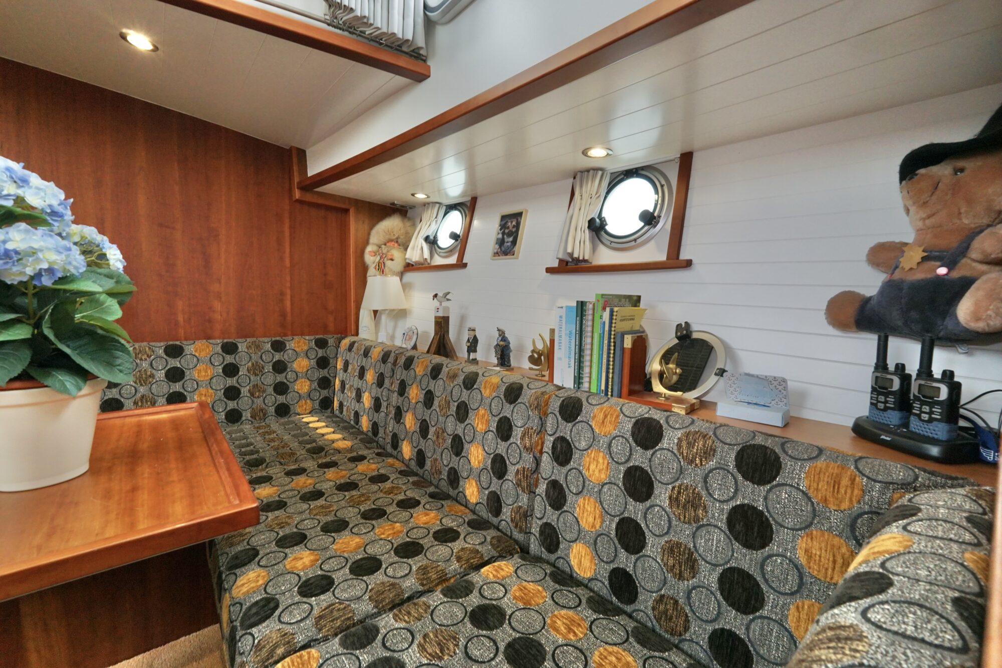 foto: 13 Serious Yachts Serious Yachts Gently Low Bridge 14.50 Sedan