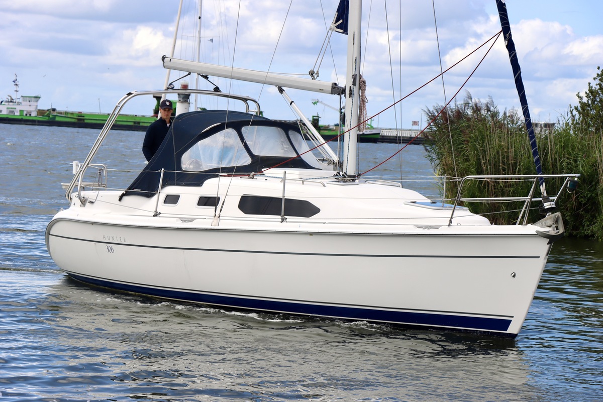 foto: 5 Hunter 306