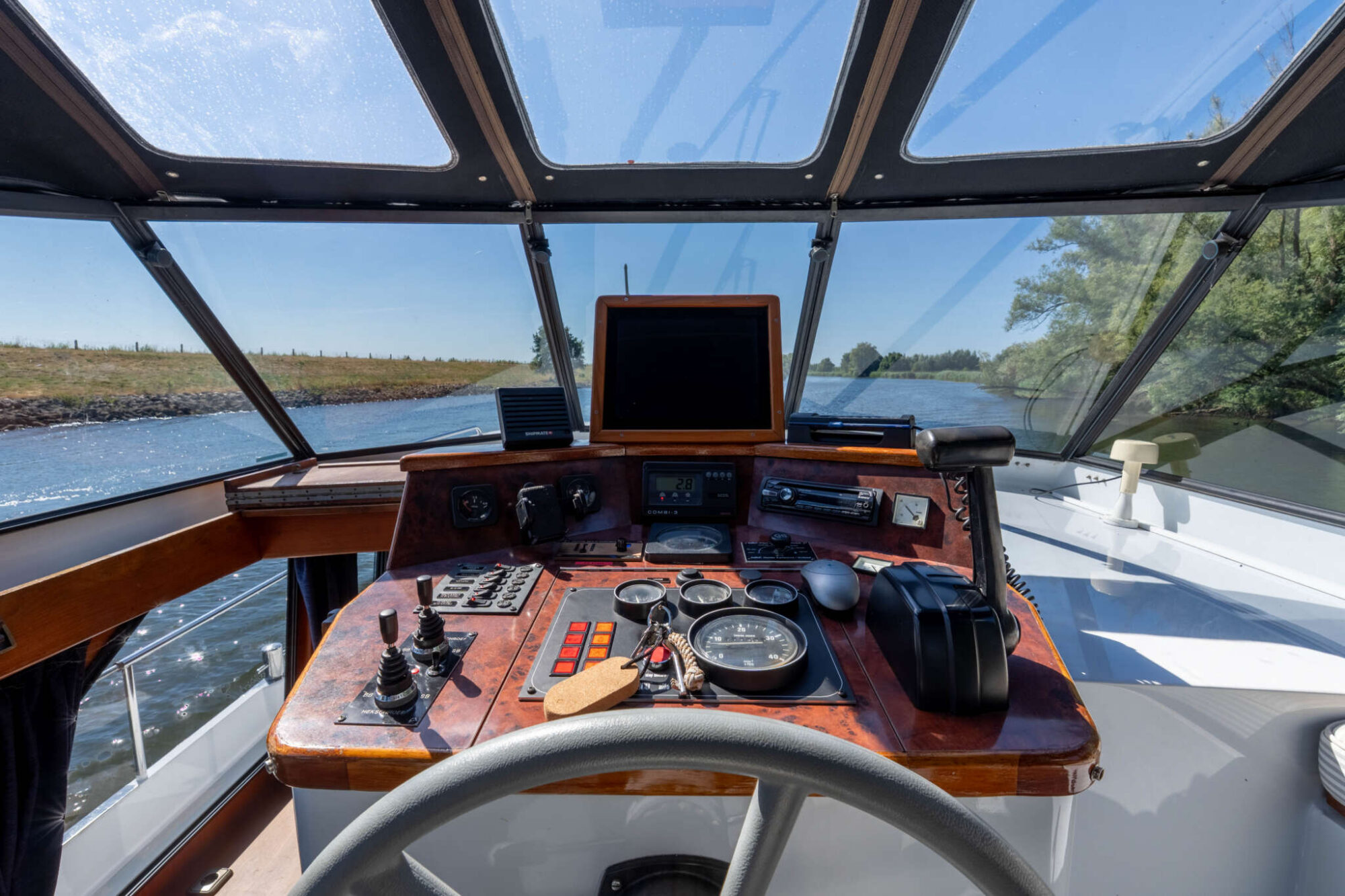 foto: 12 Explorer Explorer Classic 14.00 AK Cabrio