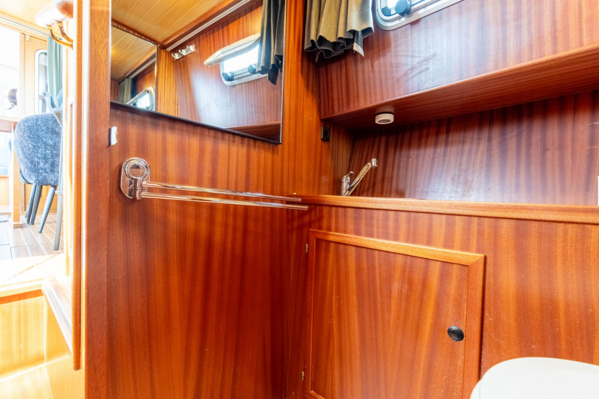 foto: 7 Bege Bege 1000 OK Spiegeldeur