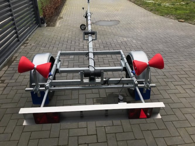 foto: 4 ITrailer
         TTH001 Rubberboot met diabolo