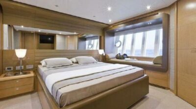 foto: 5 Ferretti  800