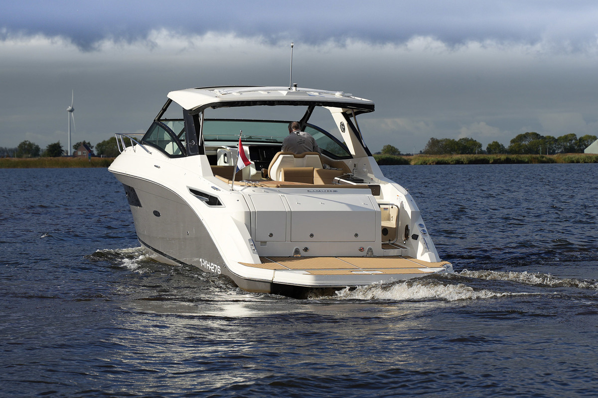 foto: 6 Sea Ray Sundancer 320
