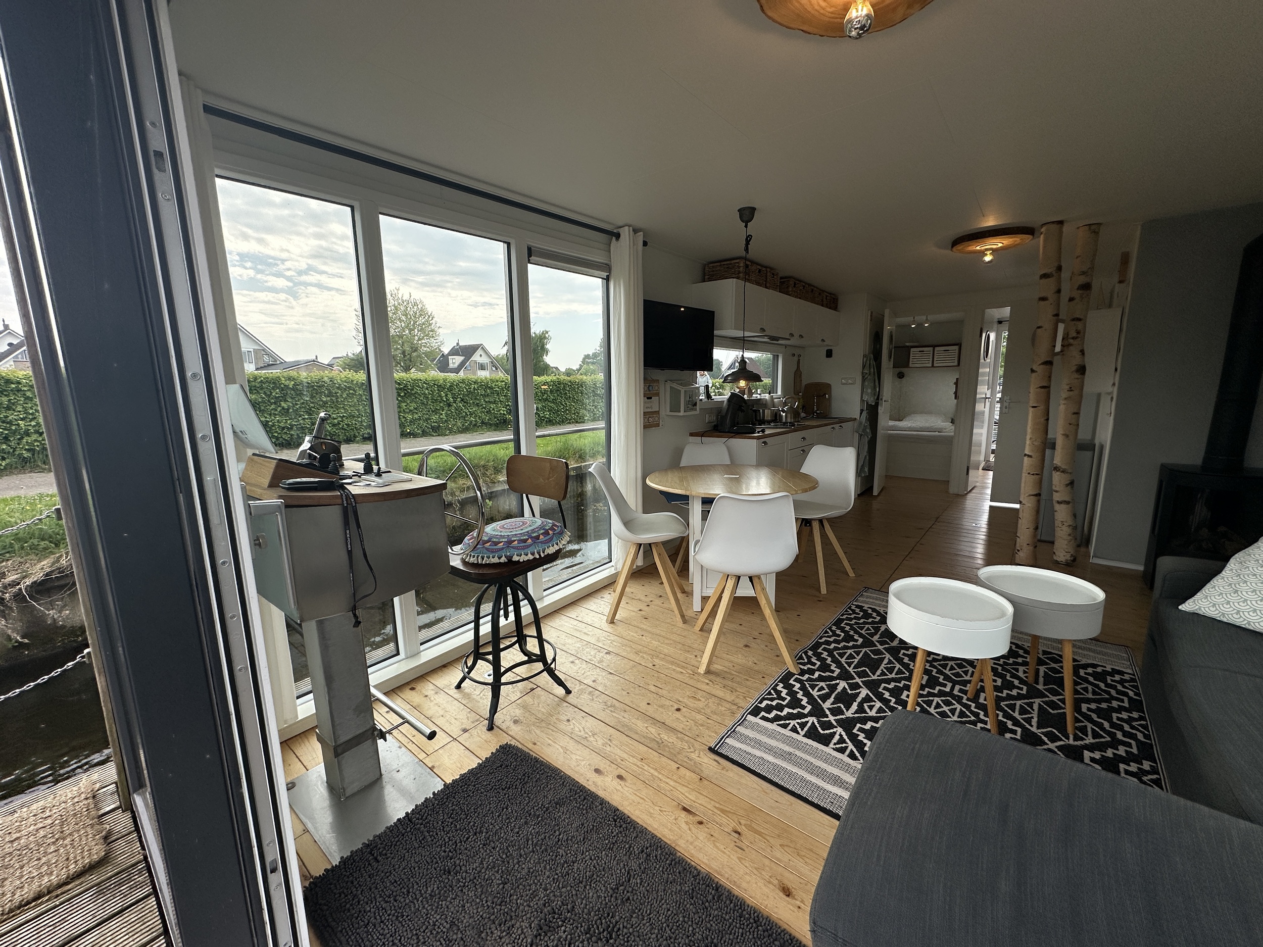 foto: 7 Lotus Houseboats 12 XT - Boven Besturing