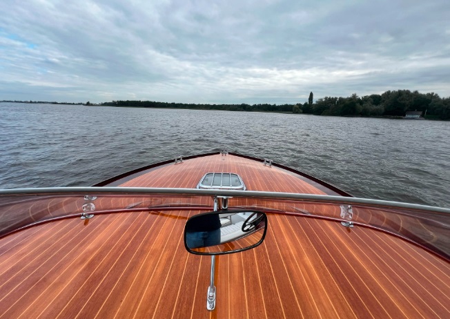 foto: 9 Boesch   850 Runabout 