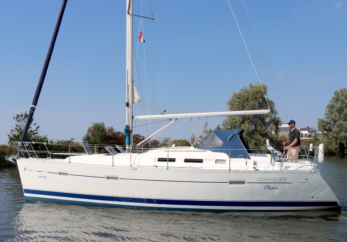 hoofdfoto: 1 BENETEAU OCEANIS CLIPPER 373