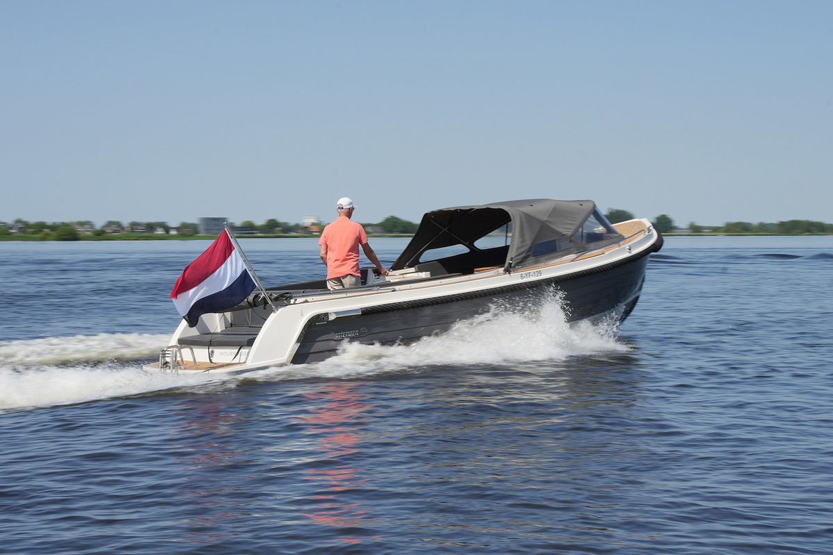 foto: 9 Interboat Intender 820