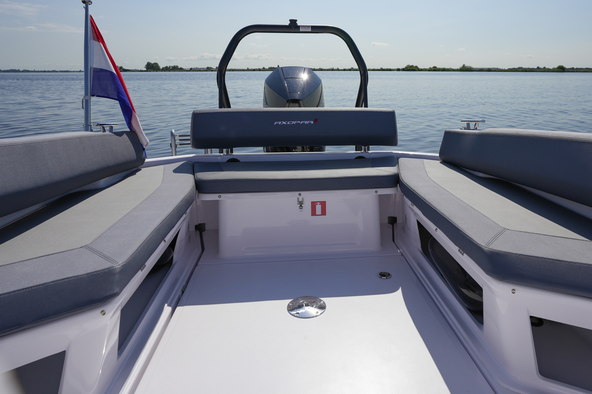 foto: 9 Axopar 25 Cross Bow