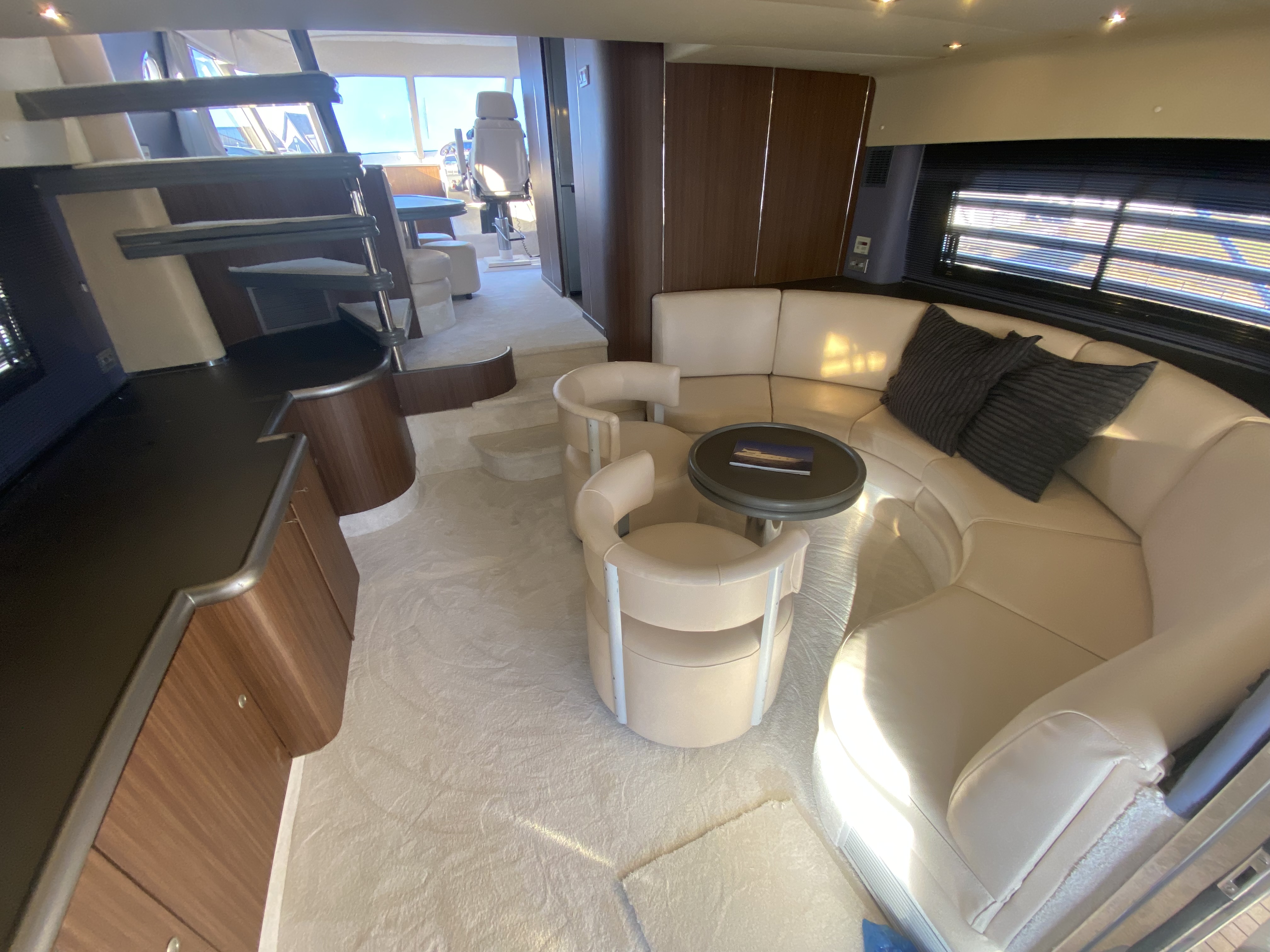 foto: 5 Fairline Squadron 62