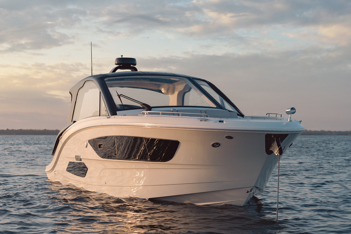 foto: 8 Sea Ray Sundancer 370
