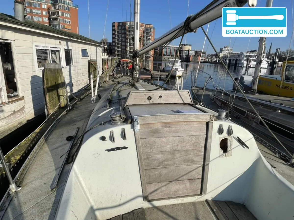 foto: 10 Cabin sailboat 900