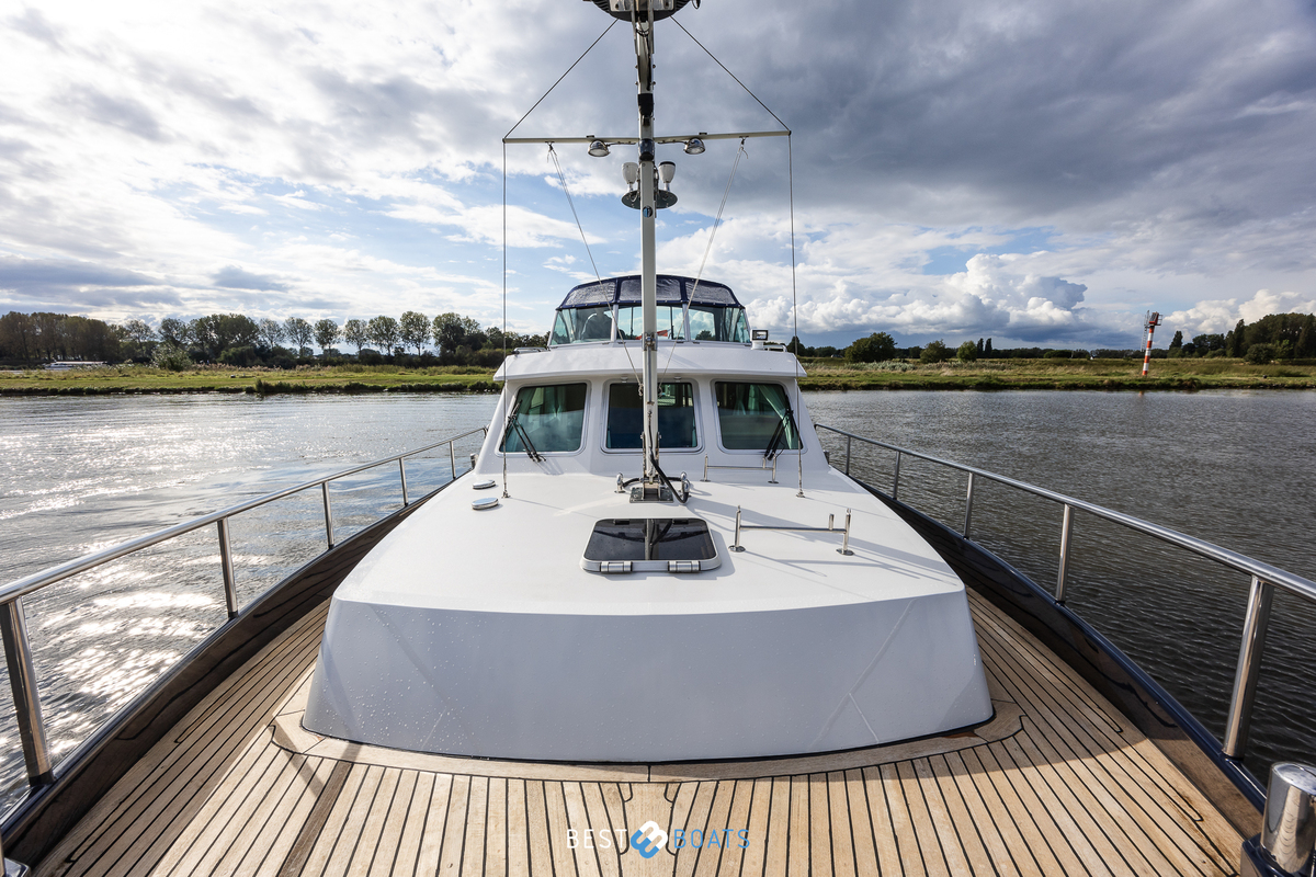 foto: 5 Linssen  Grand Sturdy 410 AC 