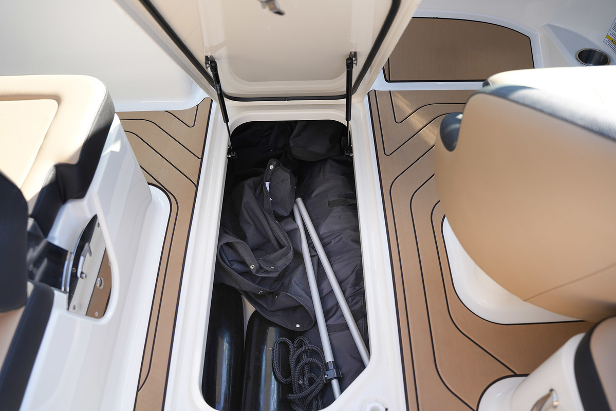 foto: 8 Sea Ray SPX 210