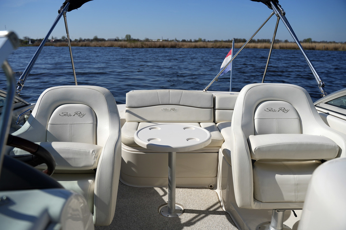 foto: 5 Sea Ray 220 Sundeck