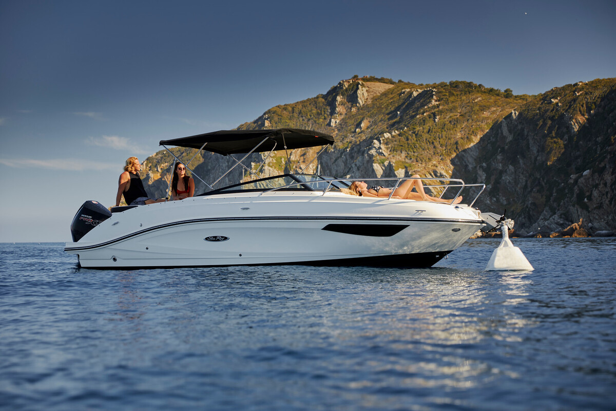 foto: 4 Sea Ray Sun Sport 230 OB