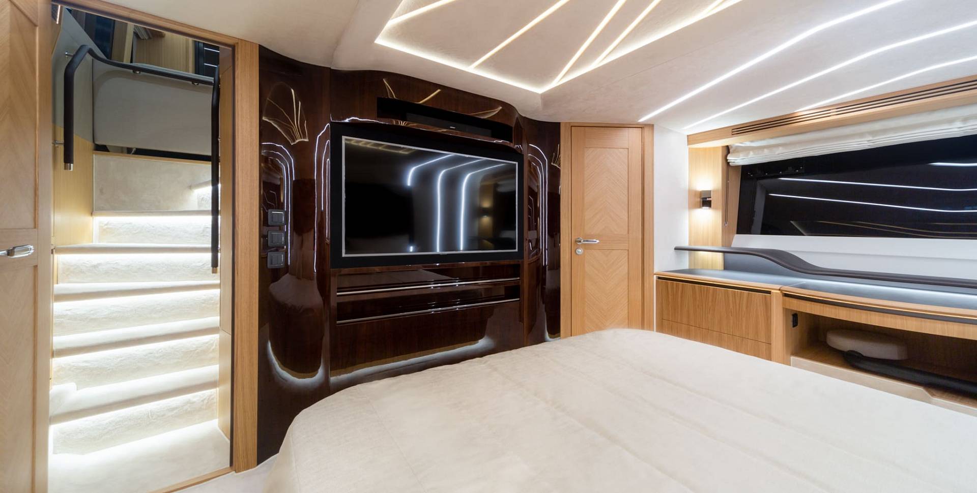 foto: 5 Galeon 680 Fly