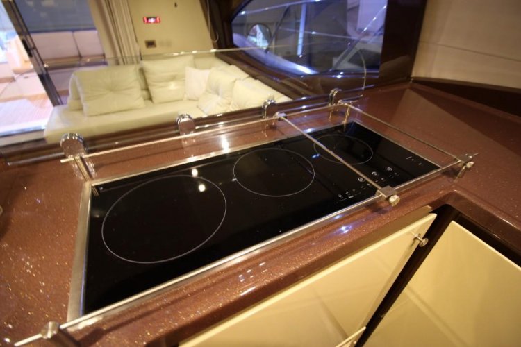 foto: 8 Azimut 60