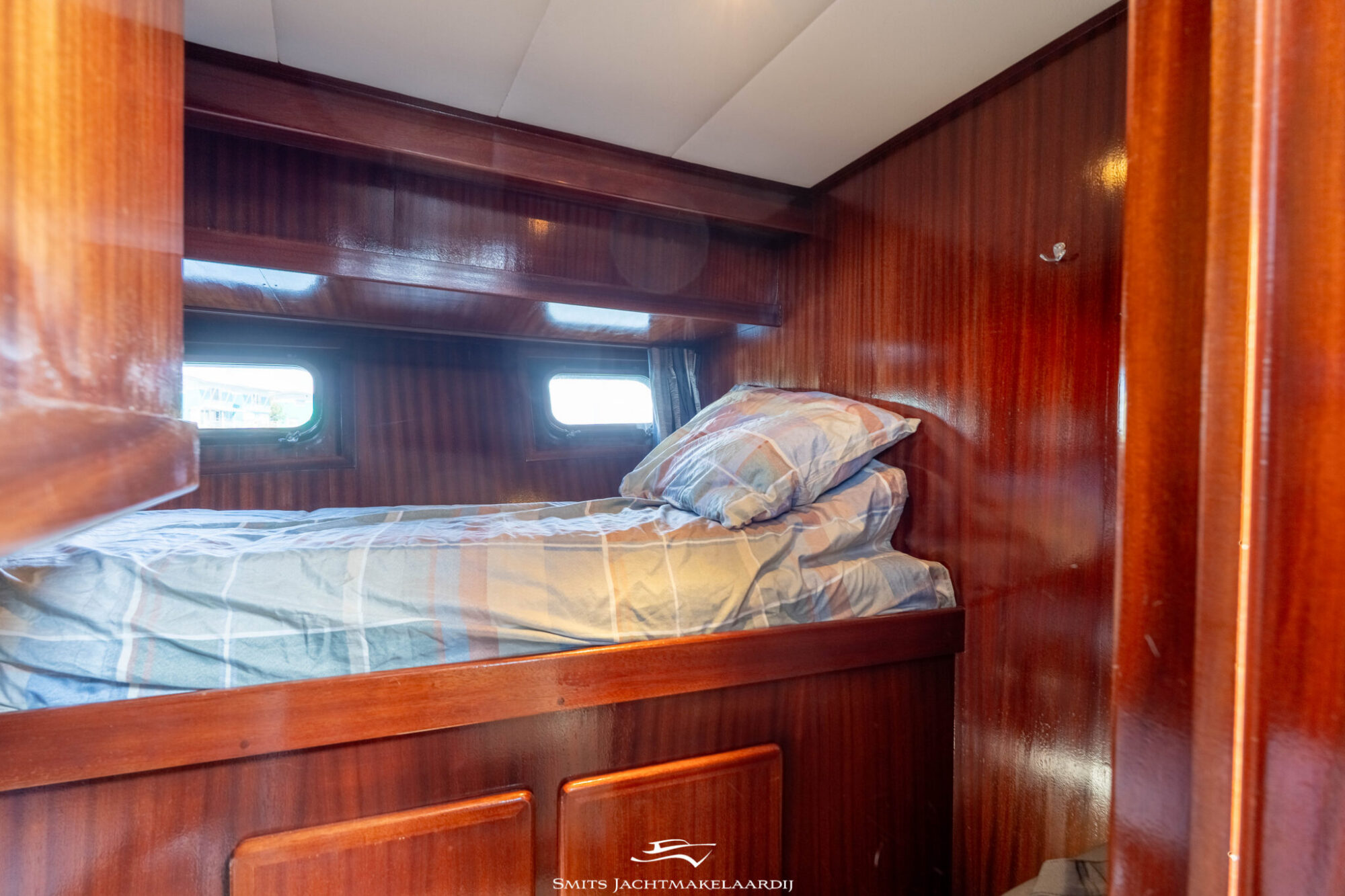 foto: 12 Van der Valk Valk Vitesse 54 Stabilizers