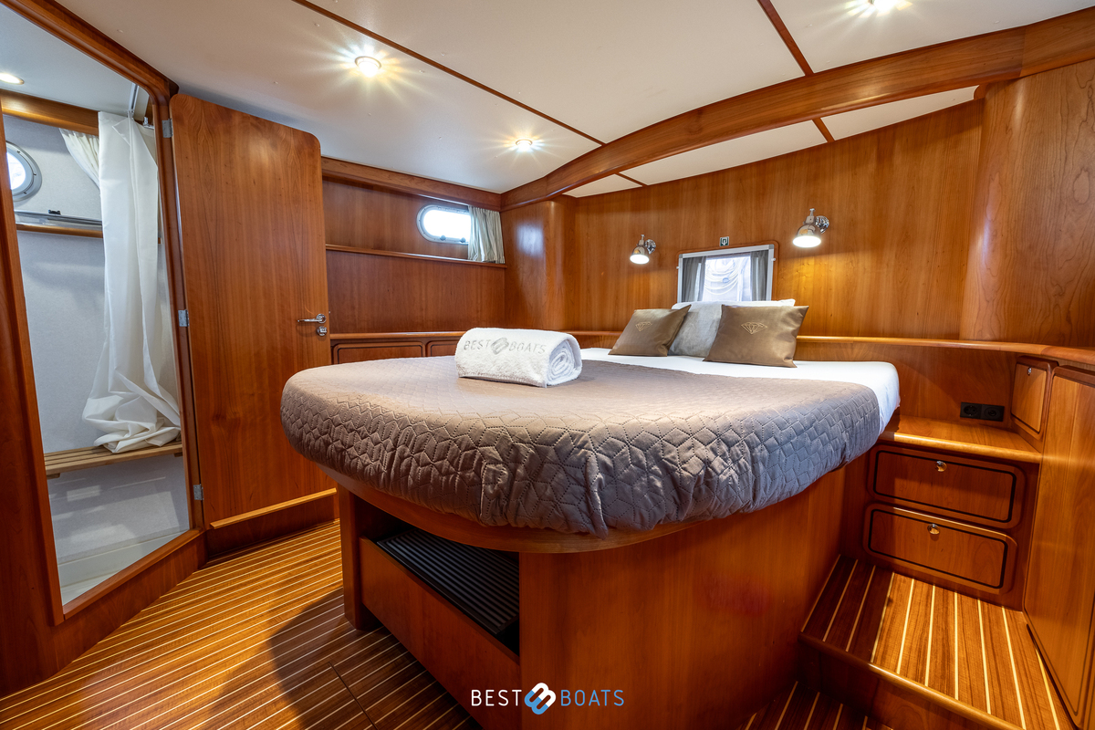 foto: 5 Linssen  Grand Sturdy 430 AC MKII Diamond