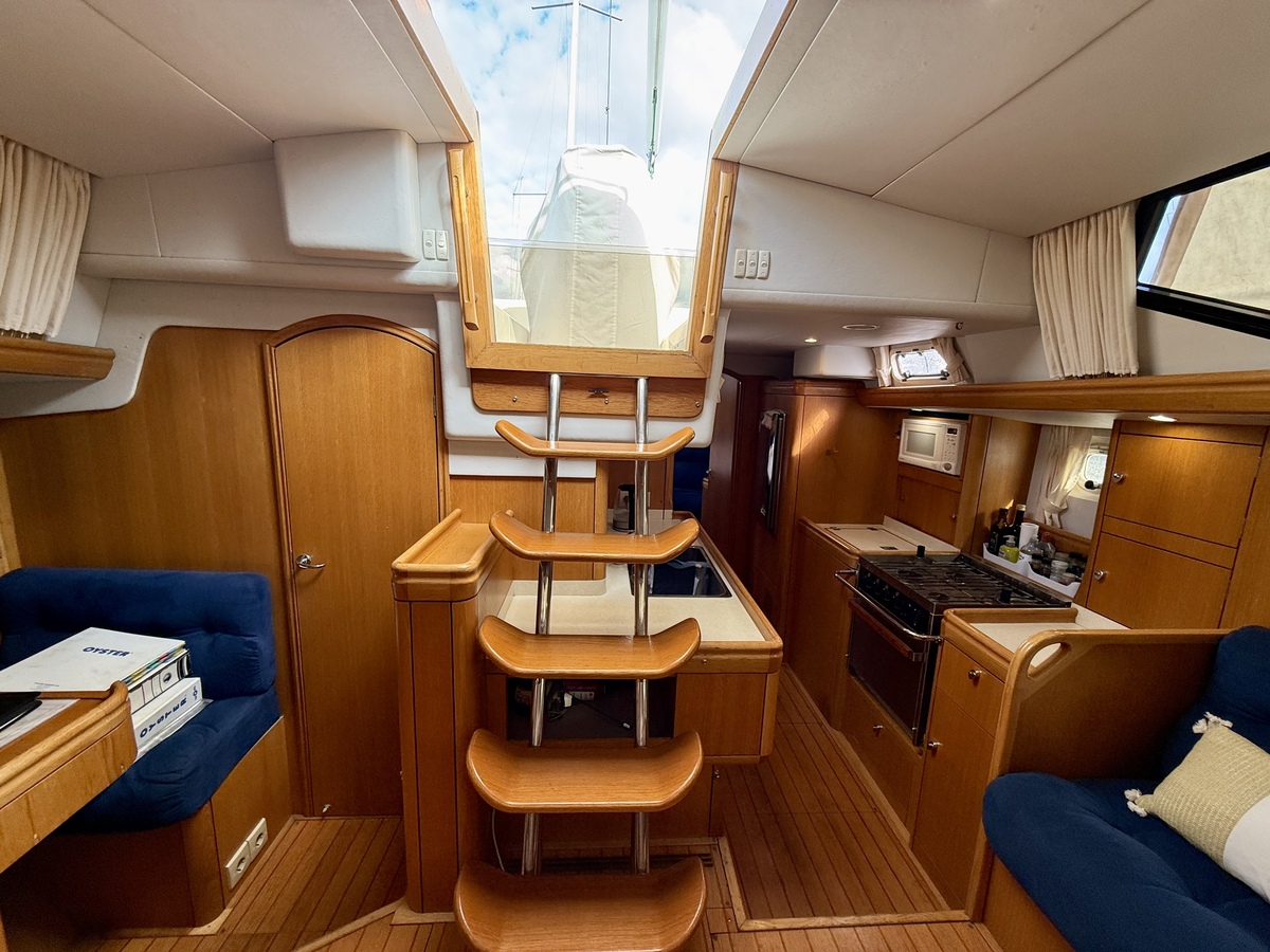 foto: 6 Oyster 45 Deck Saloon