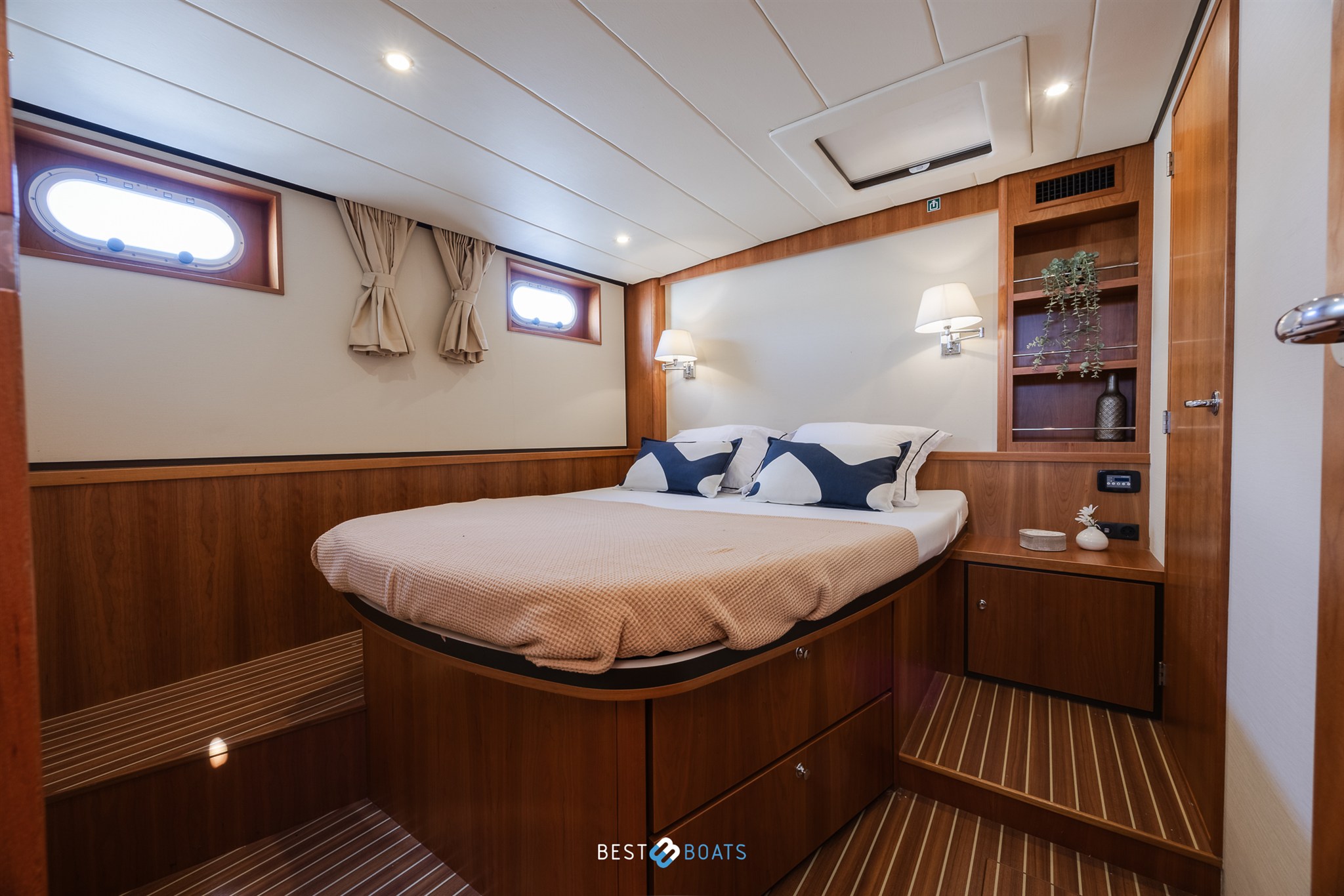 foto: 6 Linssen Grand Sturdy 43.9 AC