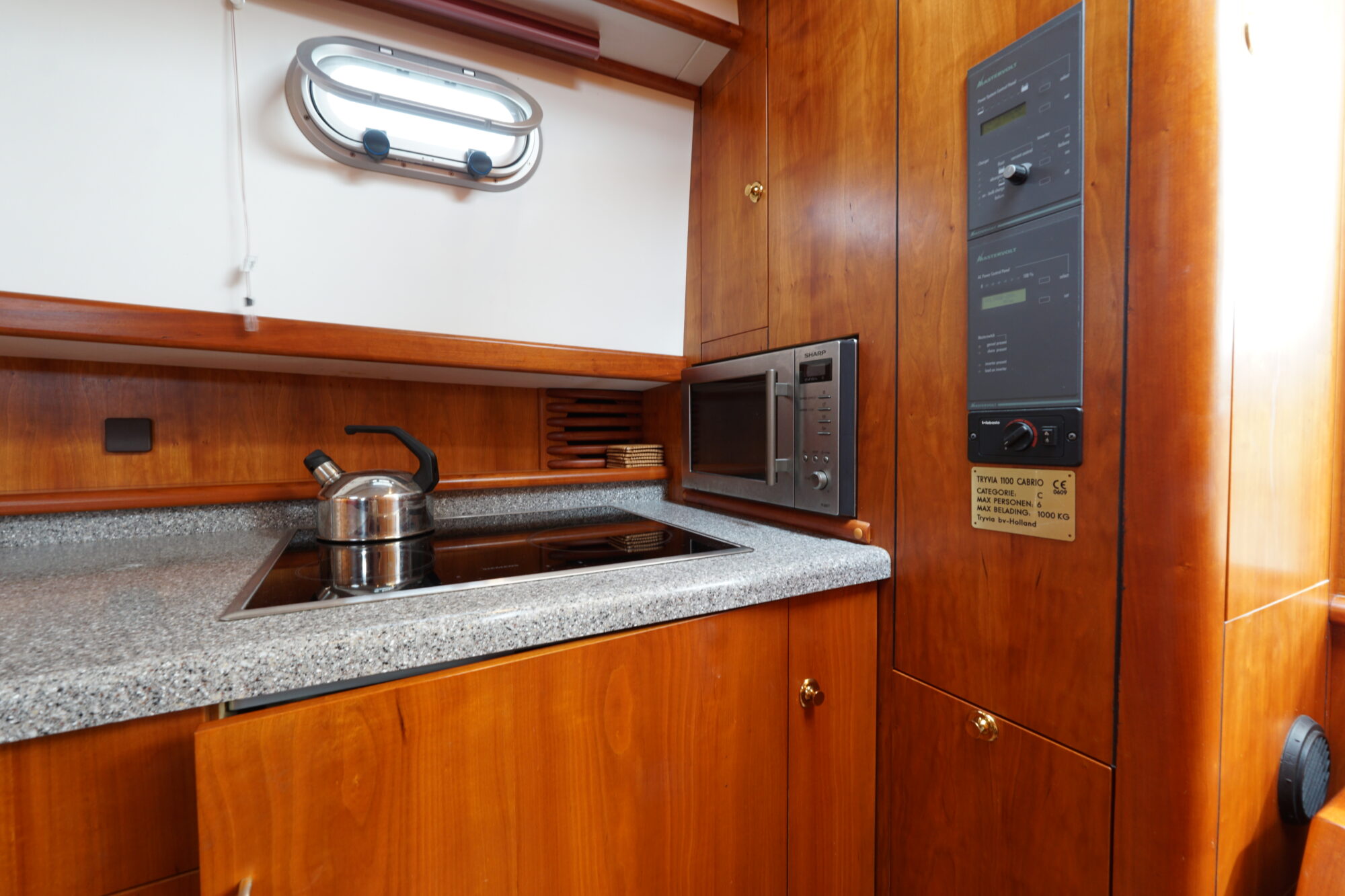 foto: 7 Tryvia Tryvia 1100 OK Cabrio Spiegeldeur