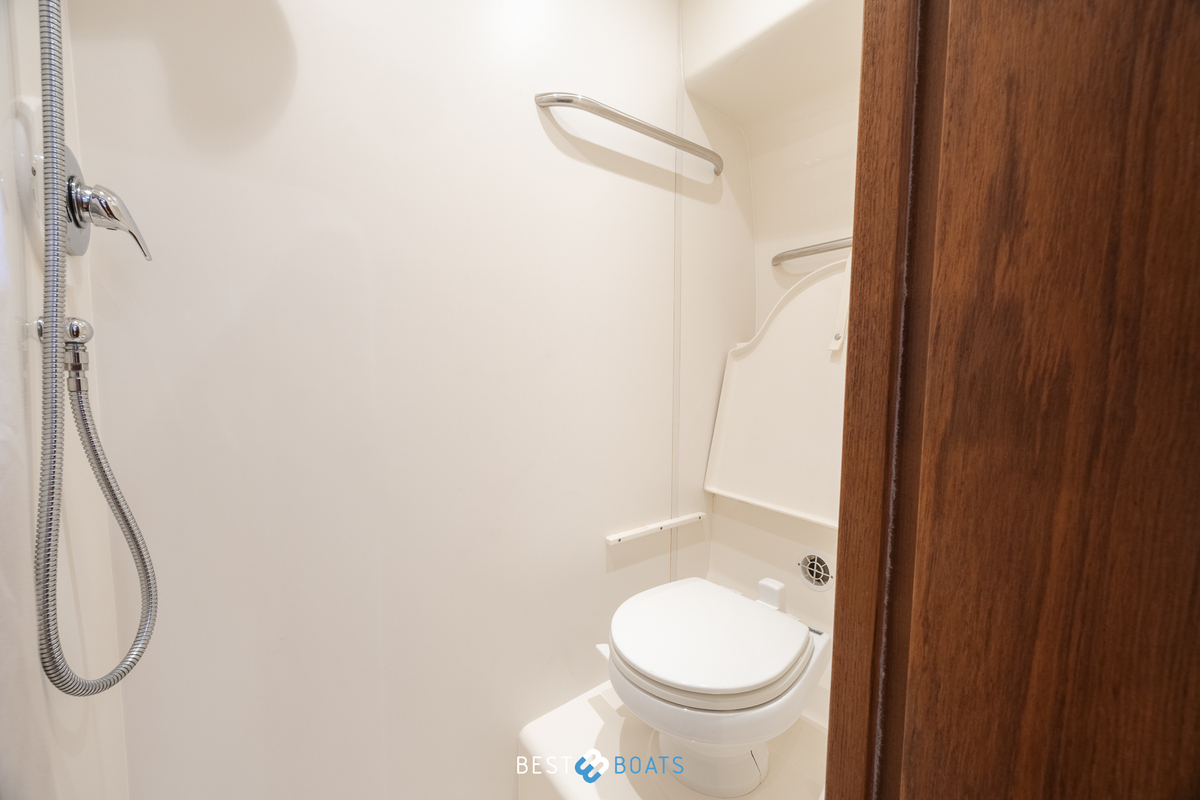 foto: 5 Tiara 4300 Sovran