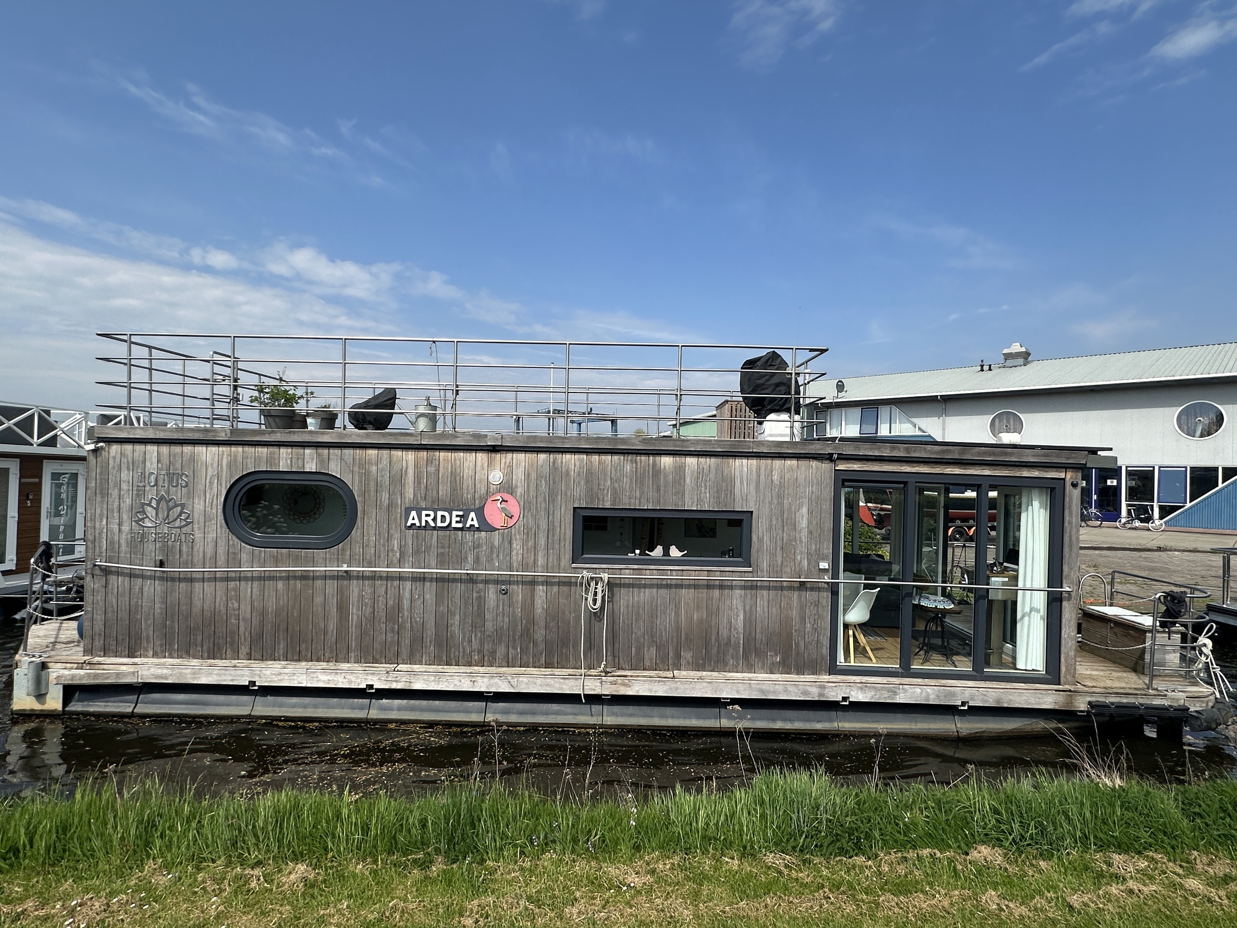 foto: 8 Lotus Houseboats 12 XT - Boven Besturing