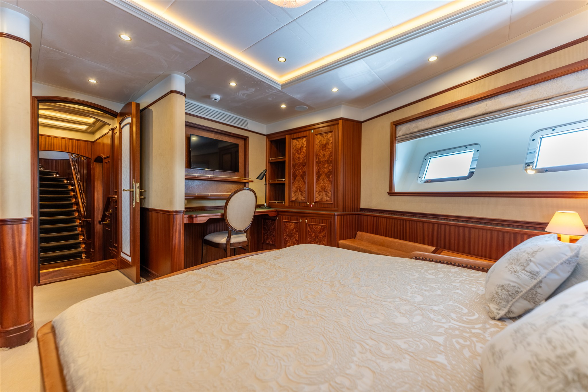 foto: 11 Van Der Valk Shipyard Custom Explorer