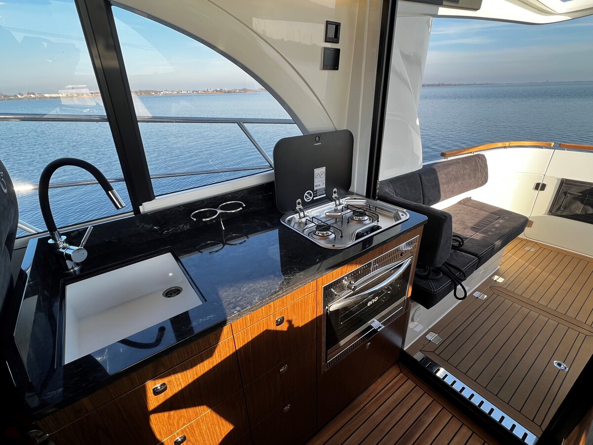 foto: 10 Marex 330 Scandinavia (2024)