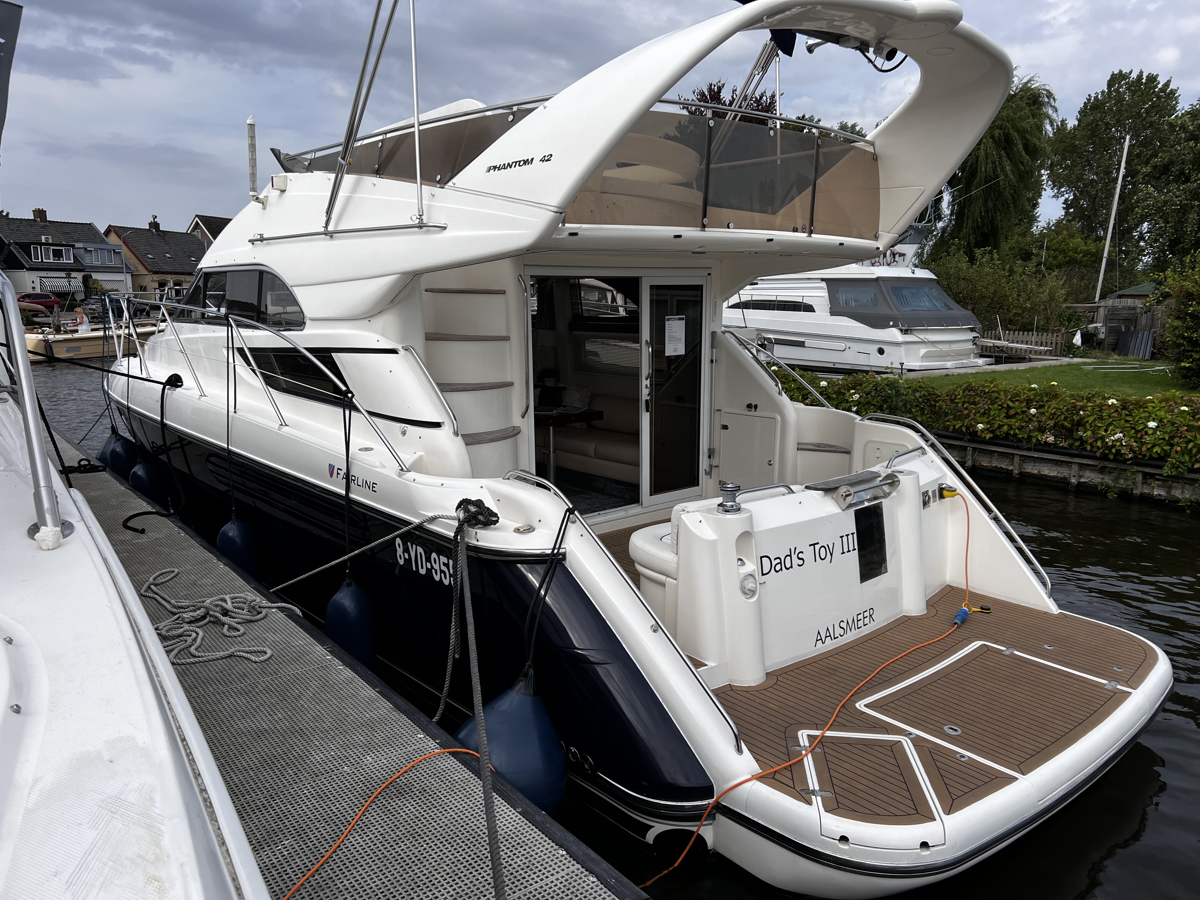 foto: 6 Fairline Phantom 42