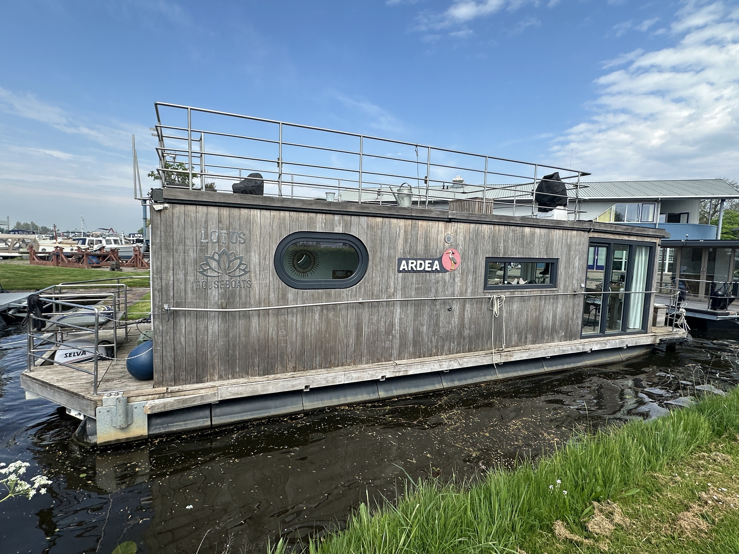 foto: 9 Lotus Houseboats 12 XT - Boven Besturing
