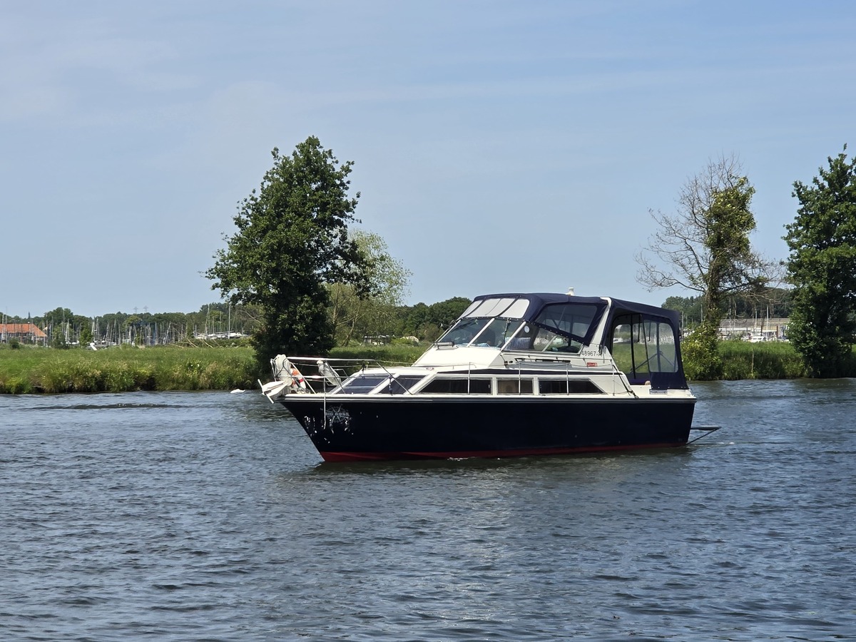 foto: 4 Fairline  32 Phantom