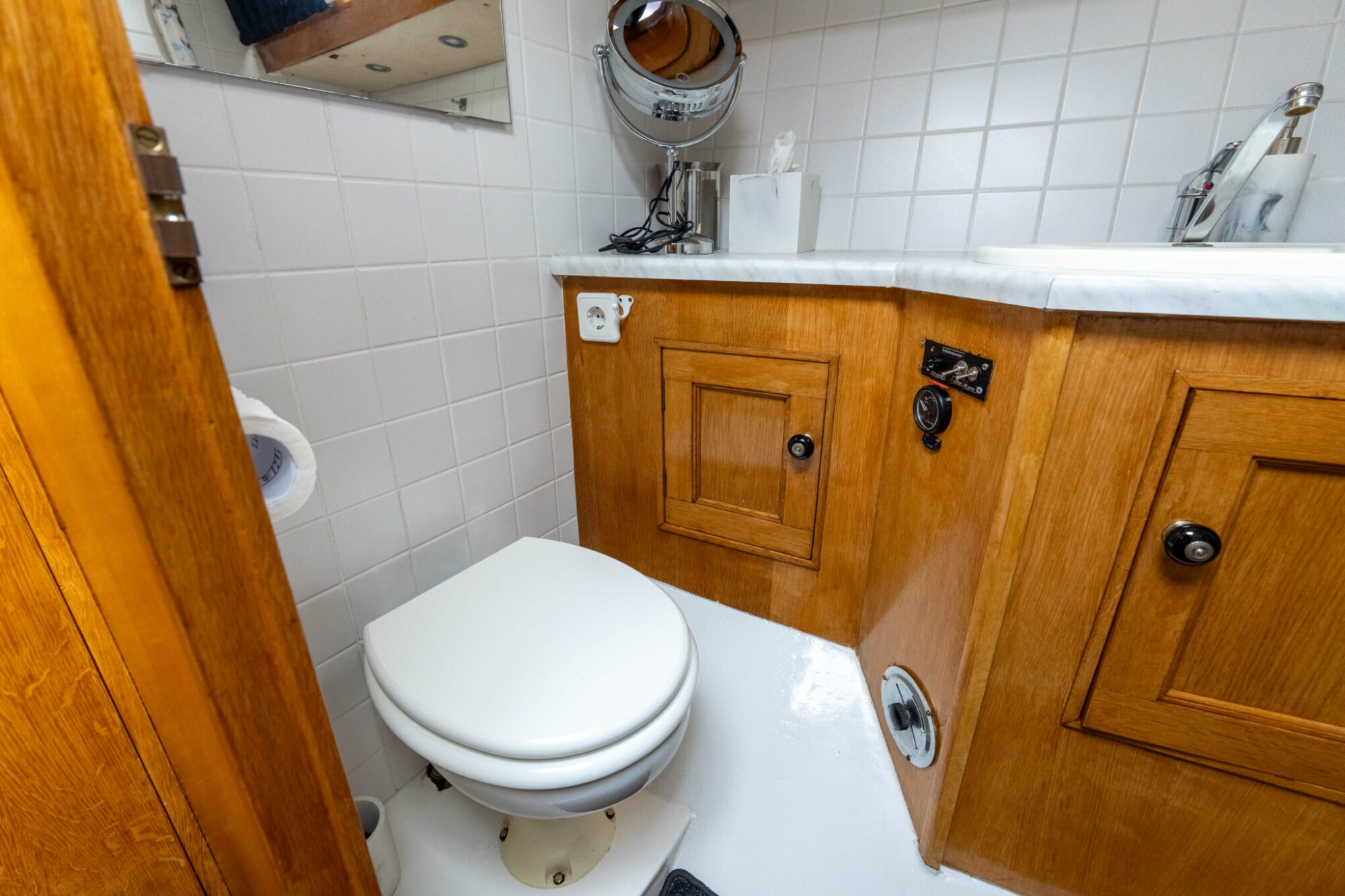 foto: 5 Stadtline Stadtline 38 OK Spiegeldeur