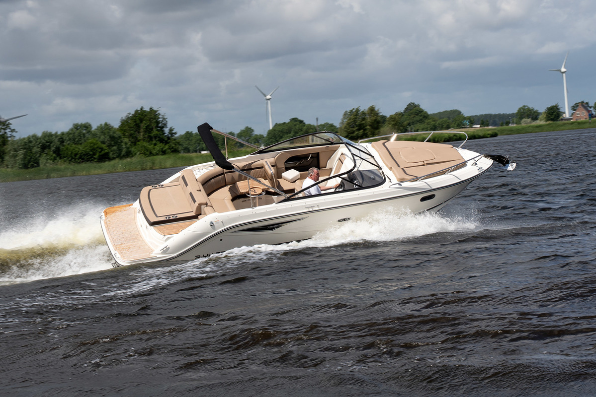 foto: 8 Sea Ray Sun Sport 250