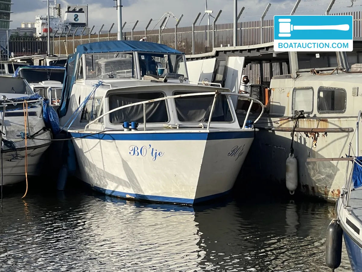 hoofdfoto: 1 Motorboat 900