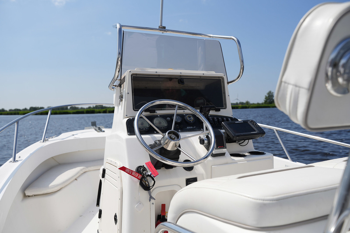 foto: 4 Boston Whaler 180 Outrage