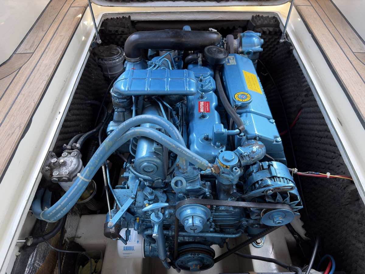 foto: 4 Maril  900 Classic 