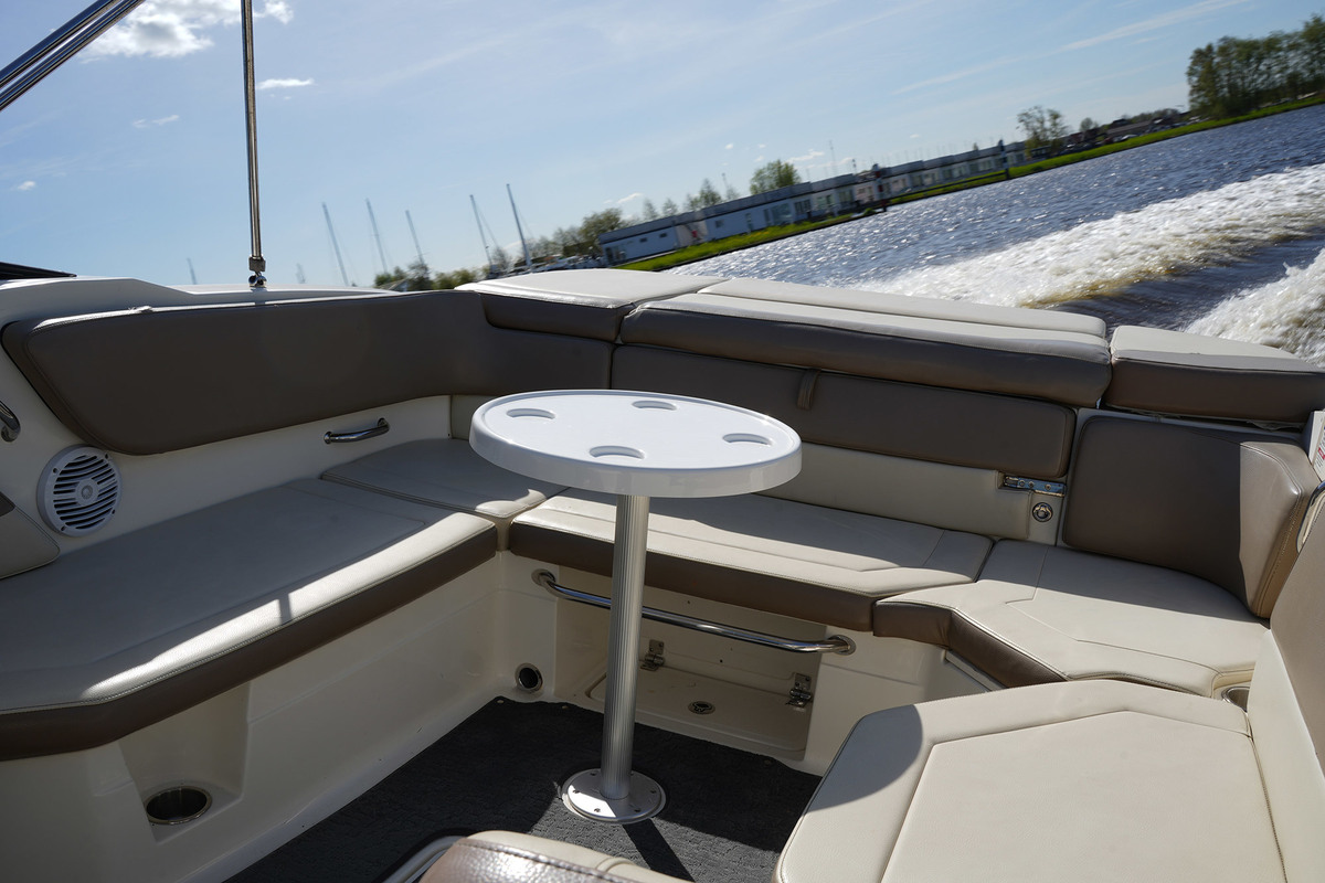 foto: 5 Sea Ray Sun Sport 230