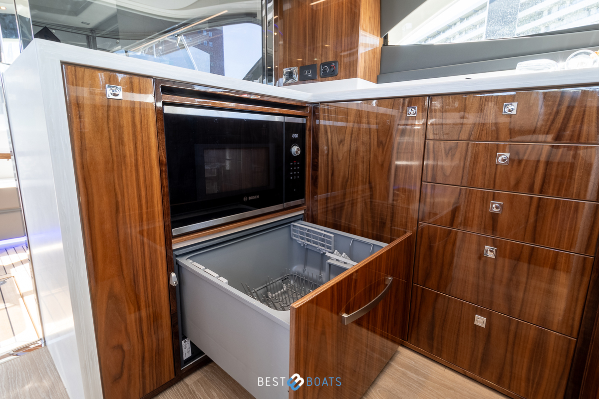 foto: 4 Riviera 4600 SPORT YACHT-PLATINUM EDITION