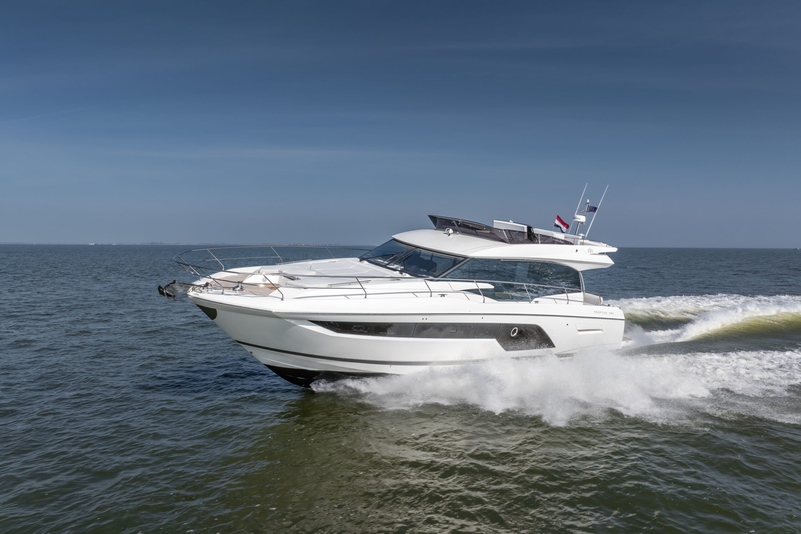 foto: 8 Prestige 590
