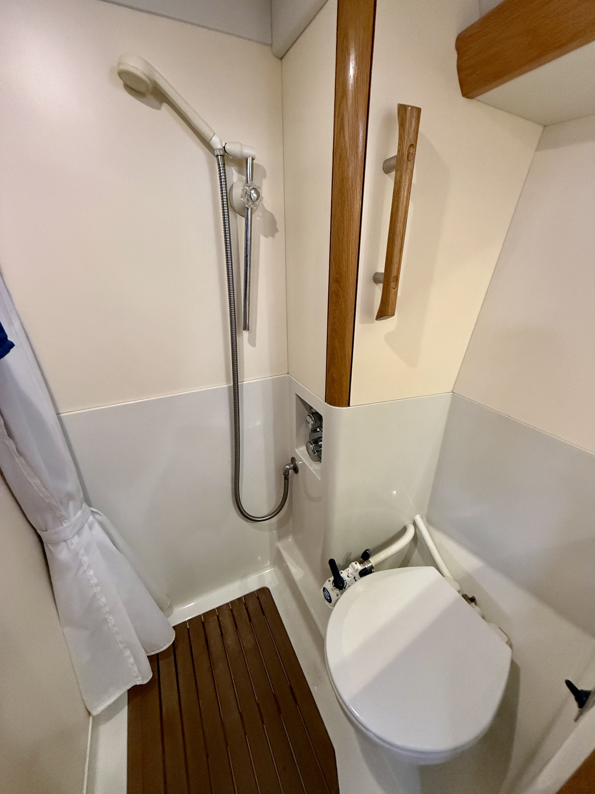 foto: 5 Oyster 45 Deck Saloon