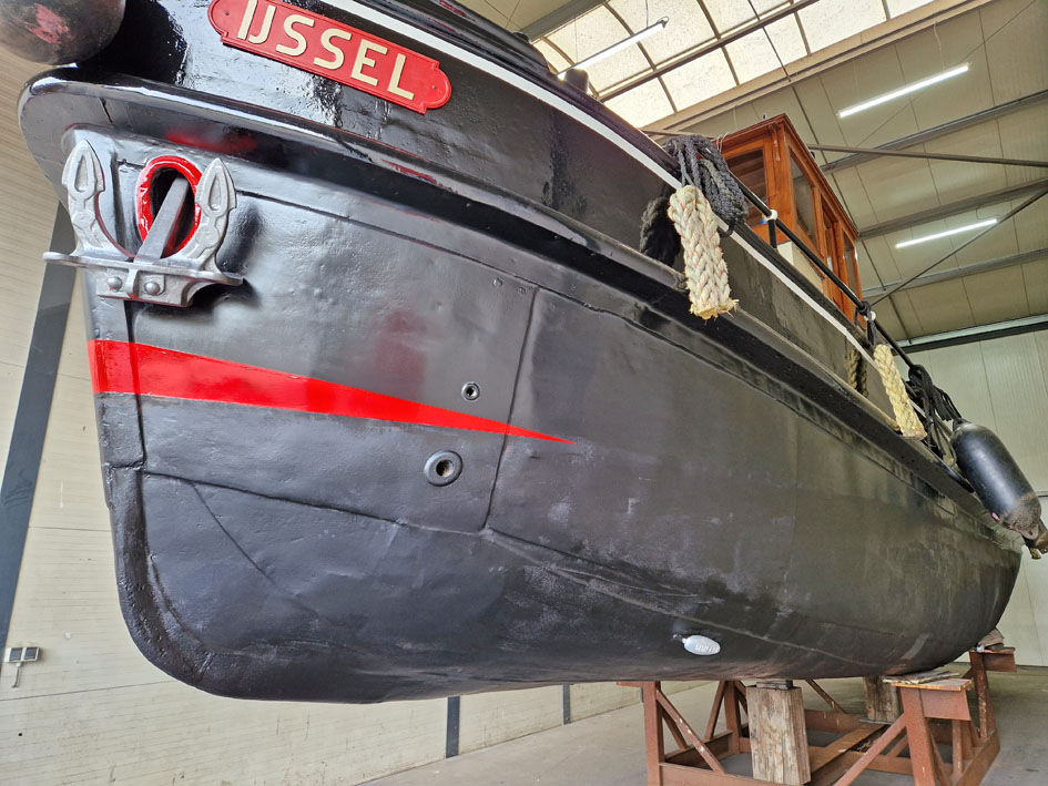 foto: 9 Motorsleepboot 13.90, IJssel