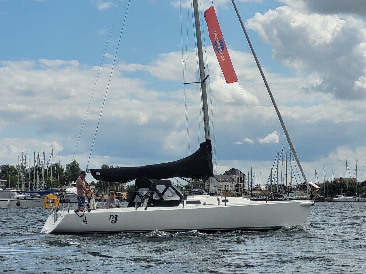 foto: 9 J Boats J105